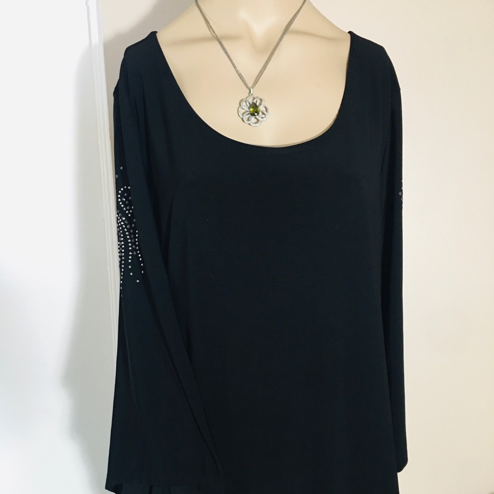 Cool black tunic W sparkly sleeves